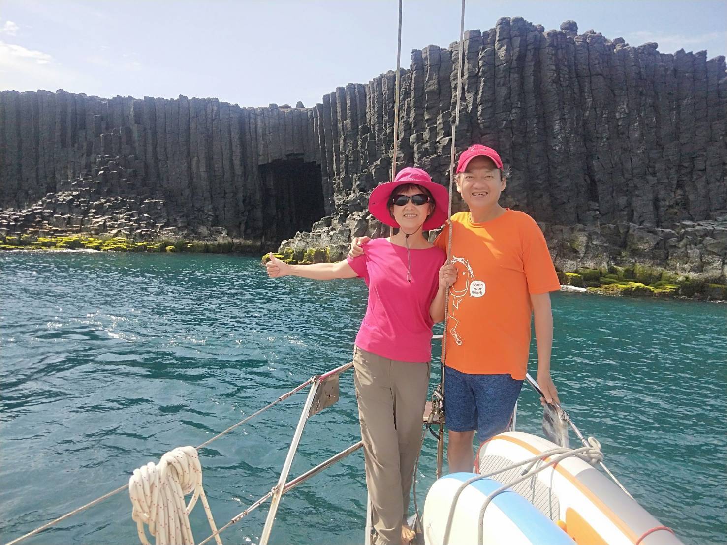 2021珍貴的生日禮物-搭帆船看西吉島的藍洞，還有壯觀的玄武岩，美不勝收